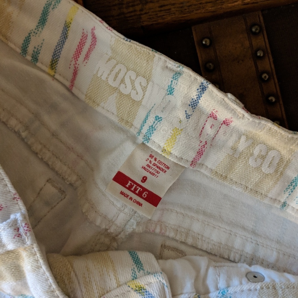 Striped colorful shorts - Picture 2 of 3
